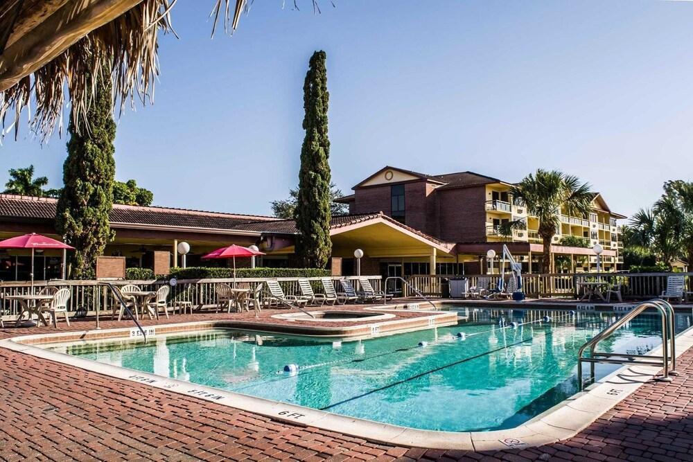 Quality Inn And Suites Golf Resort Golden Gate Exterior photo